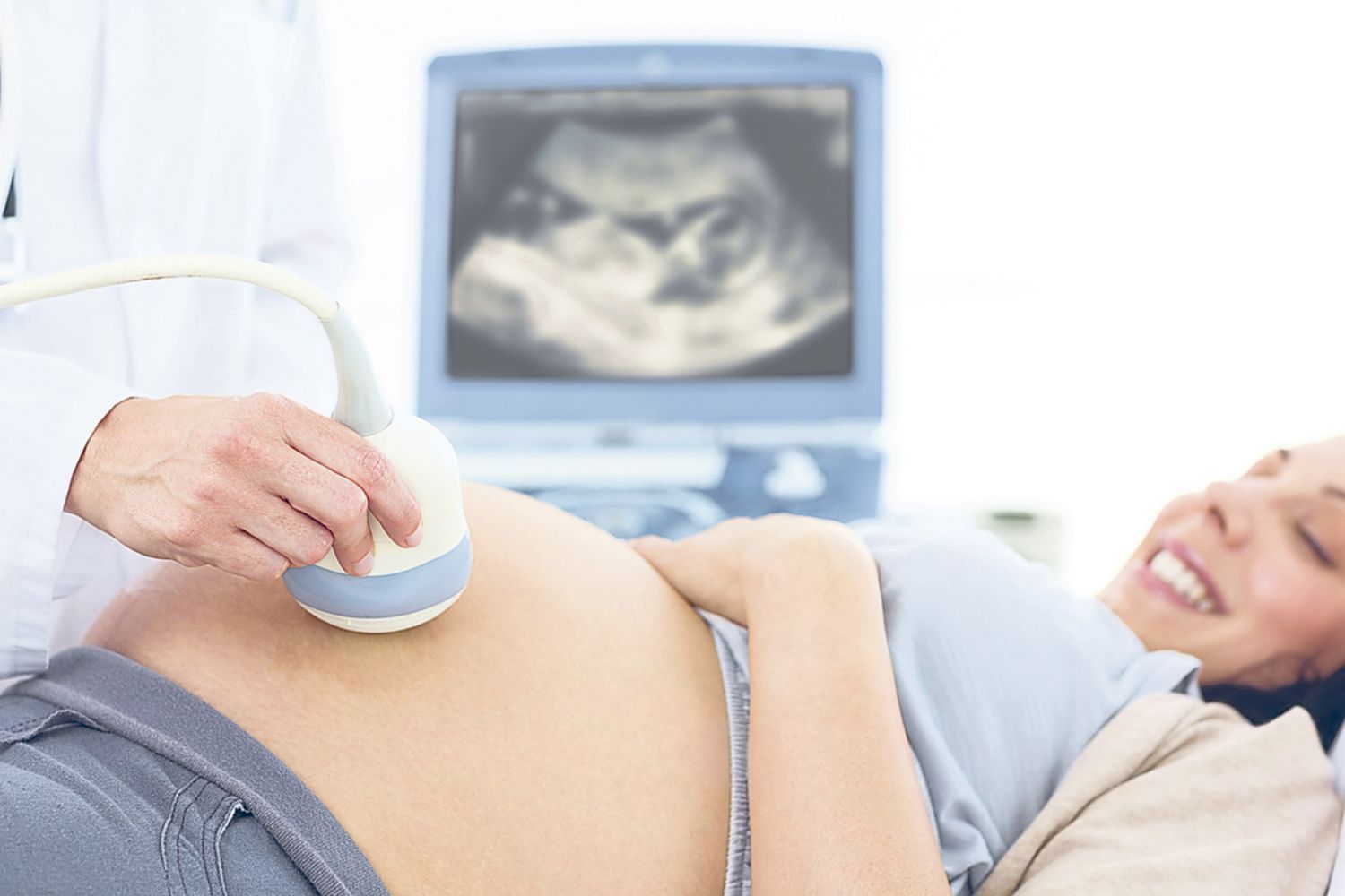 Schwangere bei der Ultraschalluntersuchung